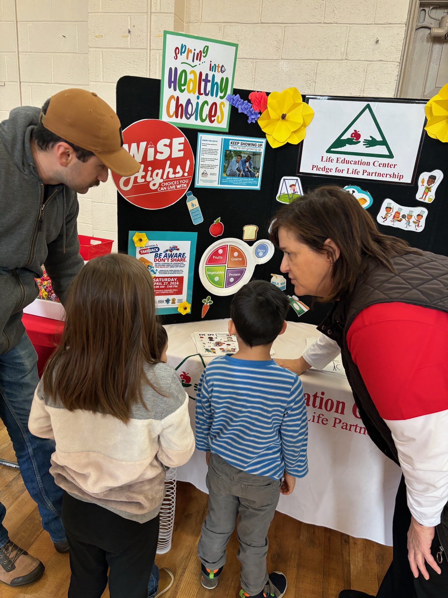 Brenda Wetzel of Pledge for Life Partnership talking with children about Life Education Center Programming